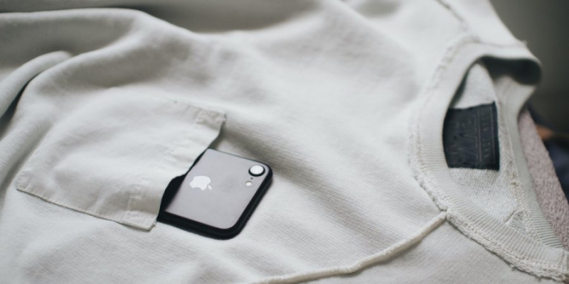 Apple попереджає. Чотири причини, чому тримати телефон у кишені може бути ризиковано